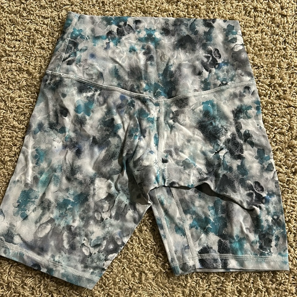 LuluLemon tie dye biker shorts size 6